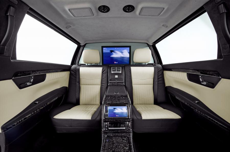 Интерьер Mercedes-Benz S600 Pullman Guard 2008 года  (фото 19 из 25)